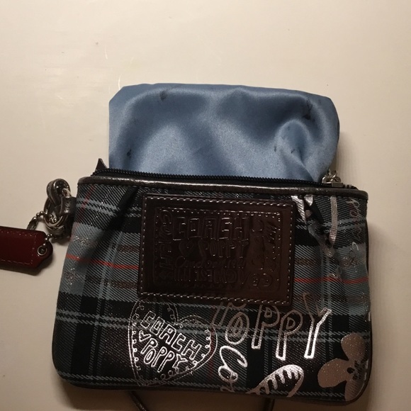 Coach Poppy Wristlet - Picture 3 of 4